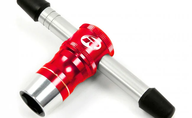 ALUMINIUM 17MM WIELMOERSLEUTEL  ROOD