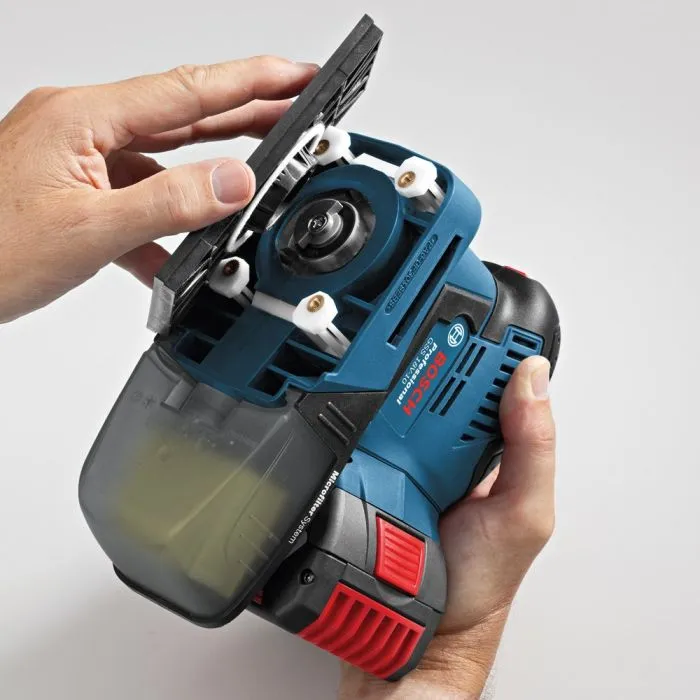BOSCH GSS 18V10 ACCU VLAKSCHUURMACHINE C&G, 3X VOETPLAAT MET SCHUURPLATEAU, 3X